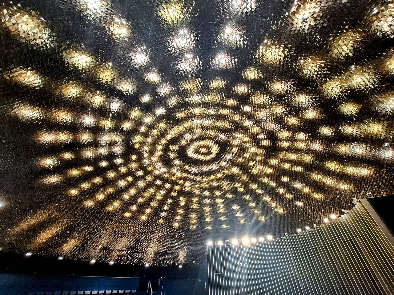 Teto iluminado do plenário do Senado Federal, em Brasília, em foto de arquivo