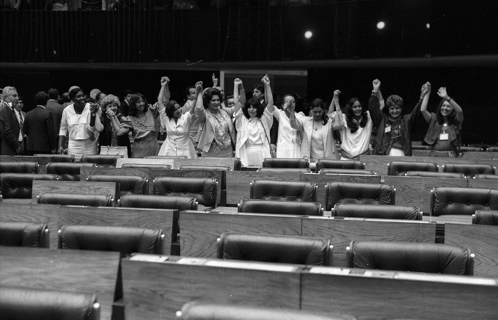 Parlamentares da bancada feminina reunidas no plenário do Congresso Nacional, em foto de acervo