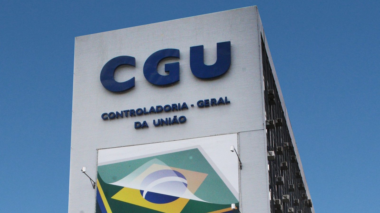 Fachada do edifício da Controladoria-Geral da União em Brasília, com o letreiro CGU no topo