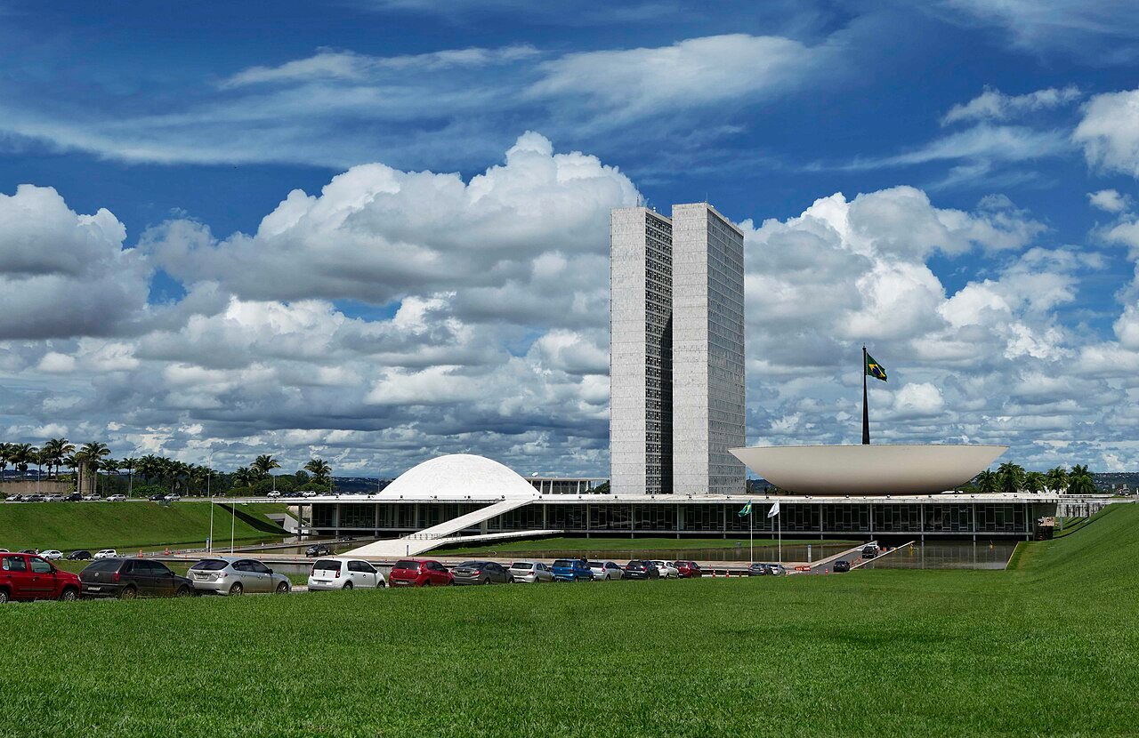 Congresso Nacional, em Brasília, com as duas torres e as cúpulas do Senado e da Câmara