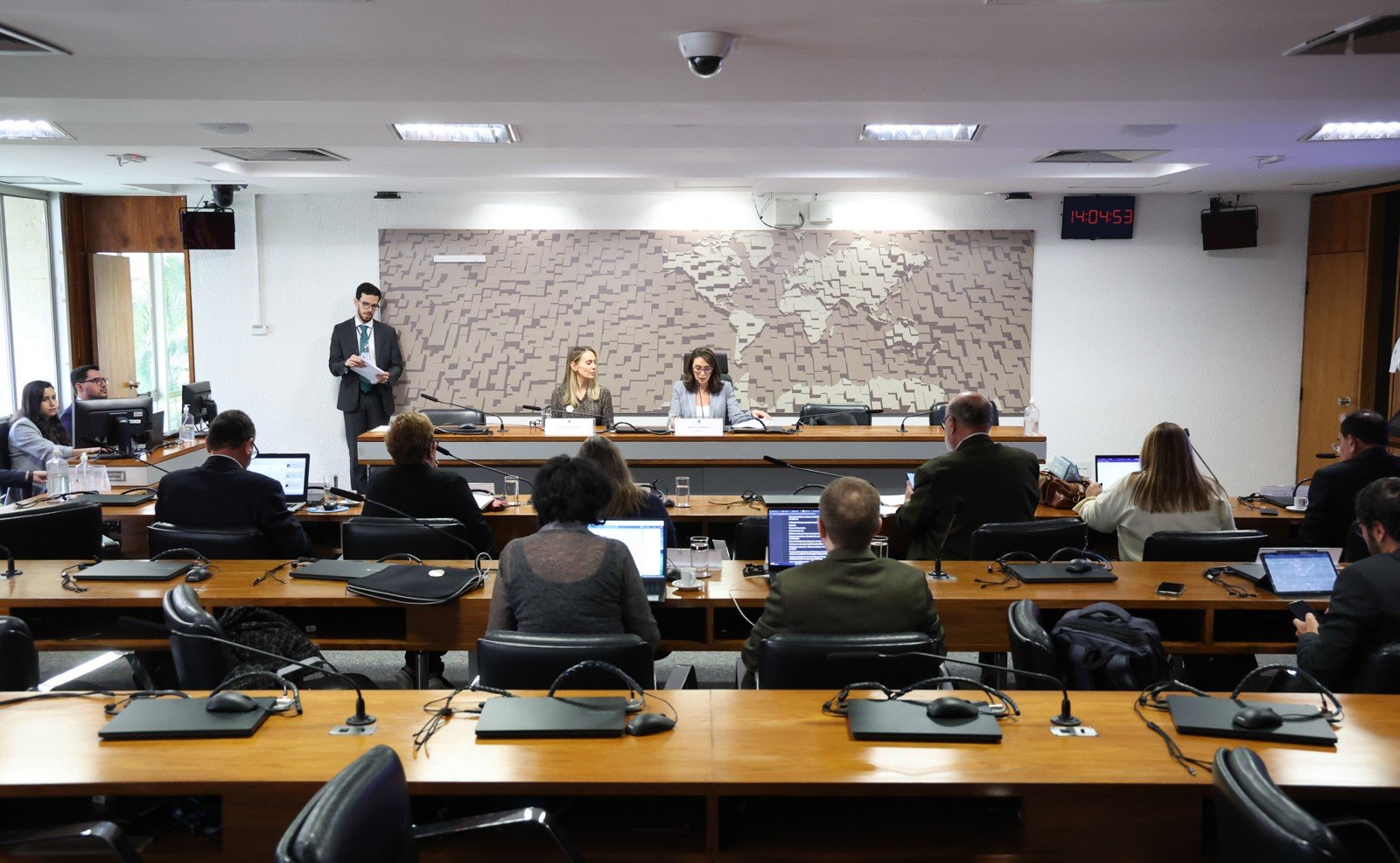 Reunião do Conselho de Comunicação Social em plenário do Senado Federal, com mesa diretora e participantes