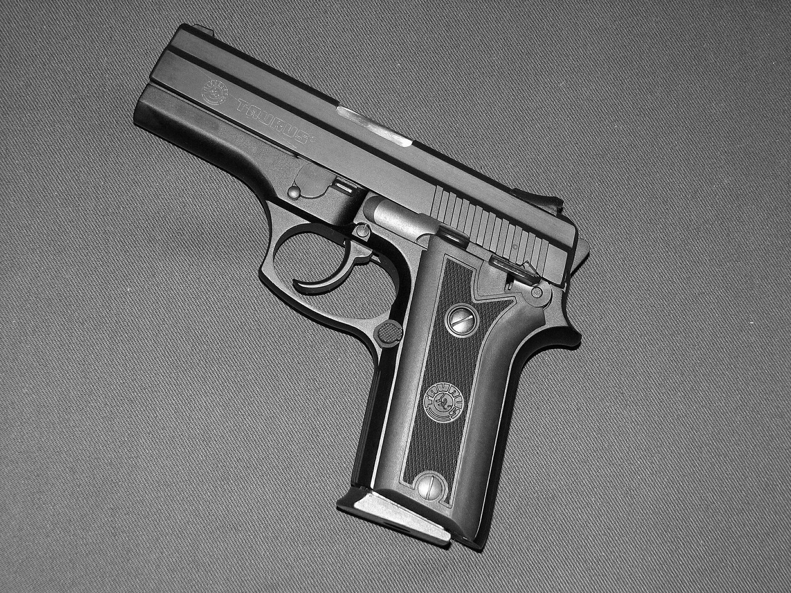 Pistola Taurus PT 940C, foto de arquivo ilustrativa, não é uma das armas apreendidas na operação