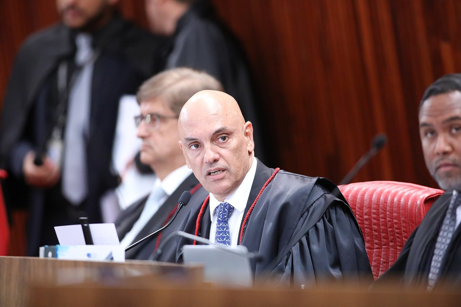 Ministro Alexandre de Moraes durante sessão no plenário do TSE