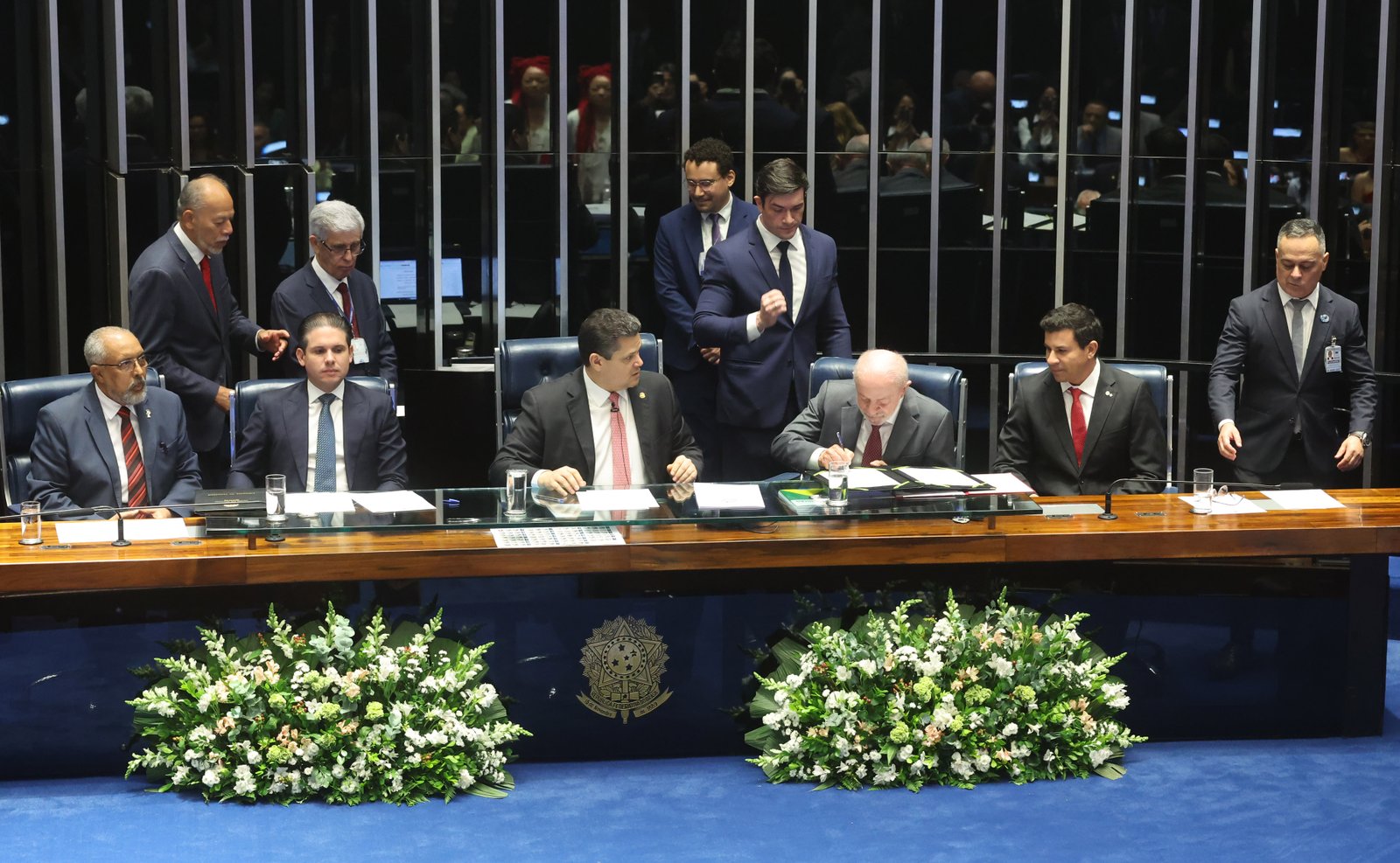 Sessão solene de promulgação no Congresso Nacional, com Davi Alcolumbre, Hugo Motta e Lula