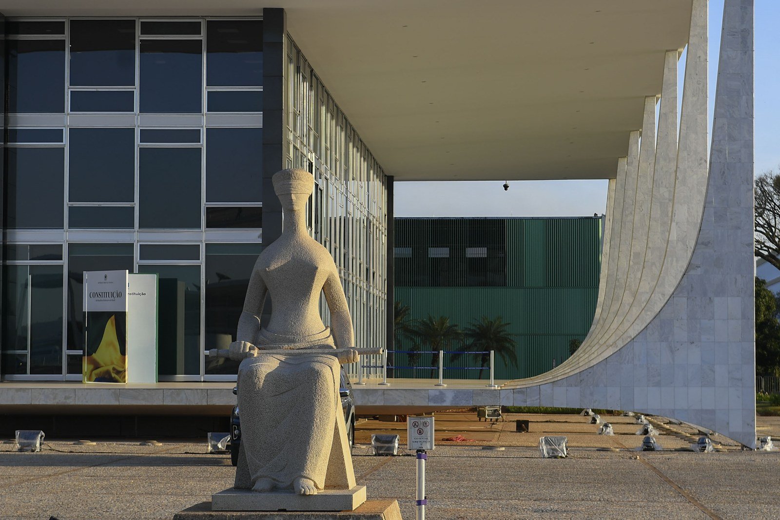 Estátua A Justiça diante da fachada do Supremo Tribunal Federal, em Brasília (foto de arquivo)