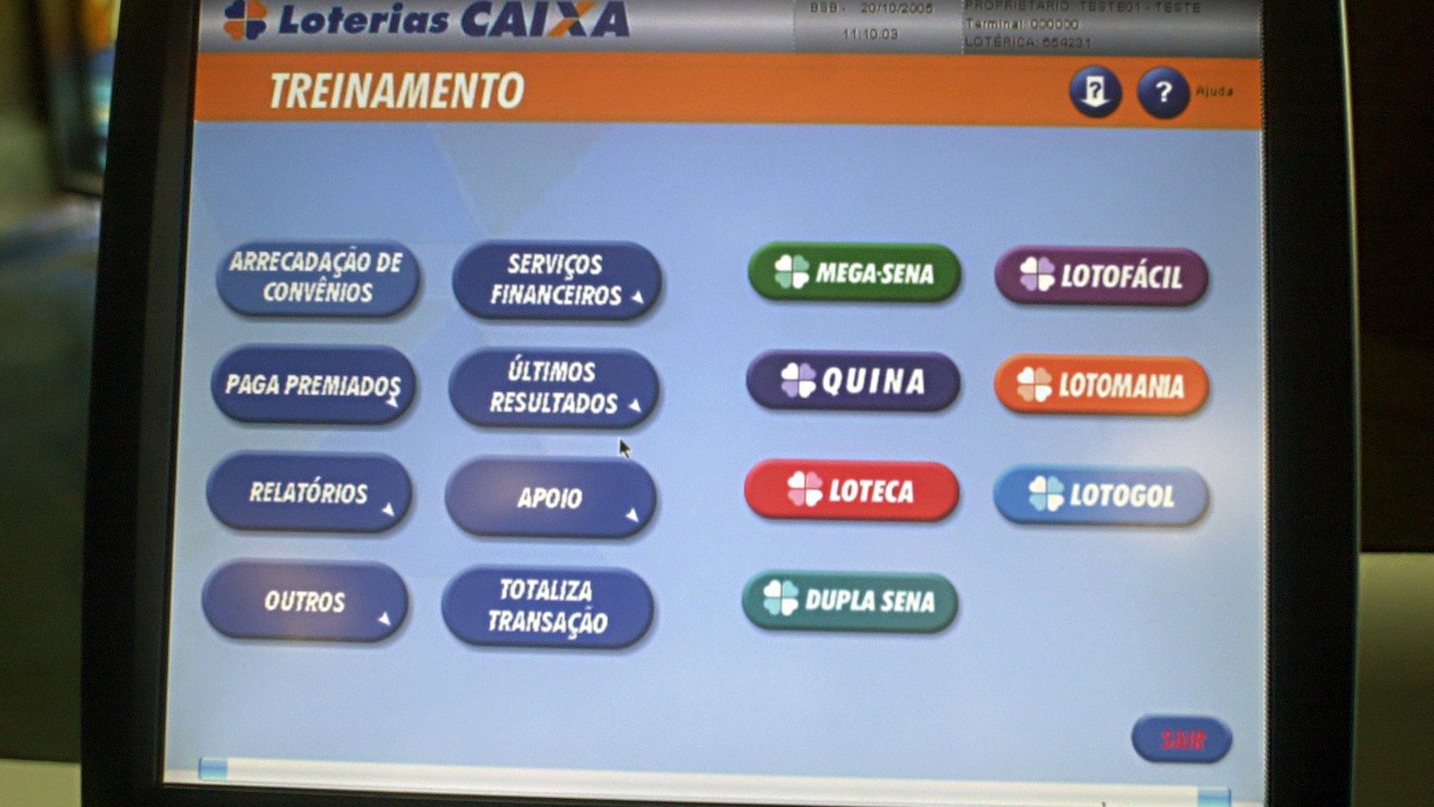 Tela de terminal de casa lotérica da Caixa com os botões das modalidades Mega-Sena, Quina e Lotofácil