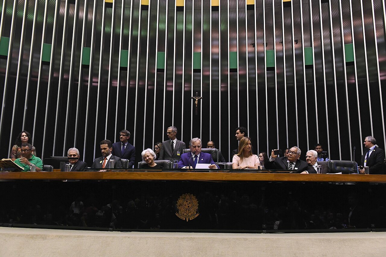 Mesa diretora durante sessão do Congresso Nacional, no plenário da Câmara dos Deputados