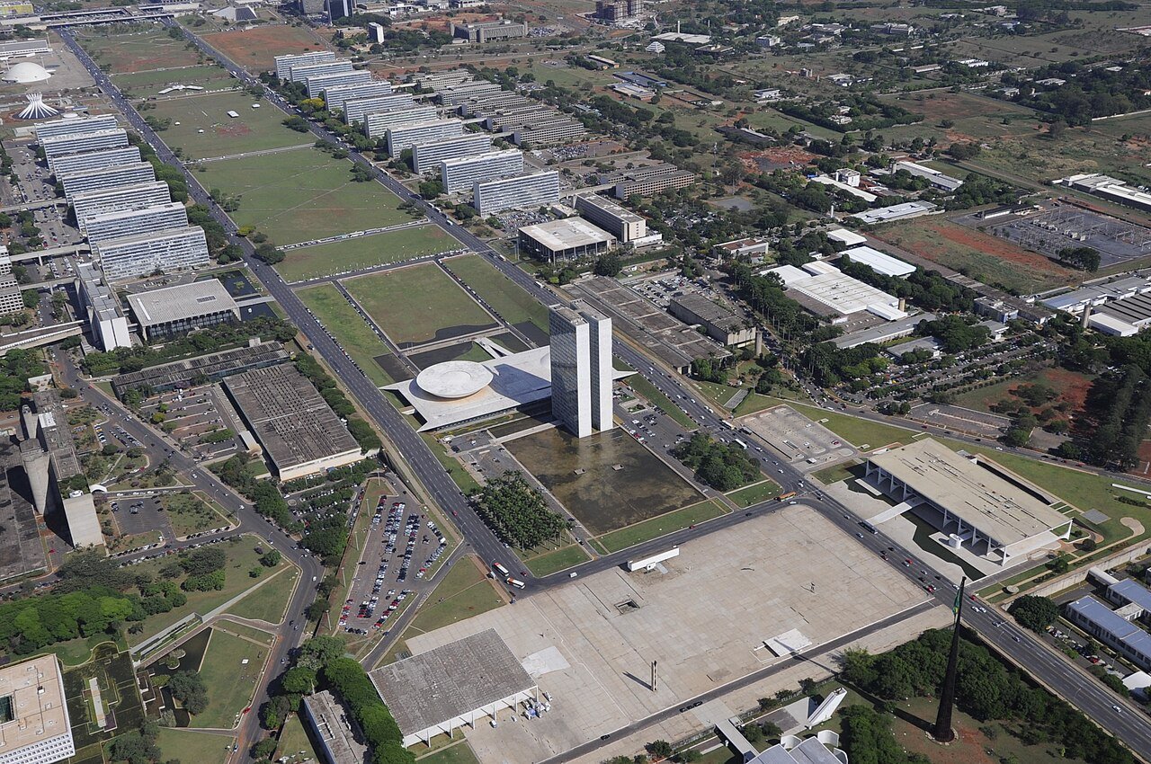 Vista aérea da Esplanada dos Ministérios e da Praça dos Três Poderes, em Brasília