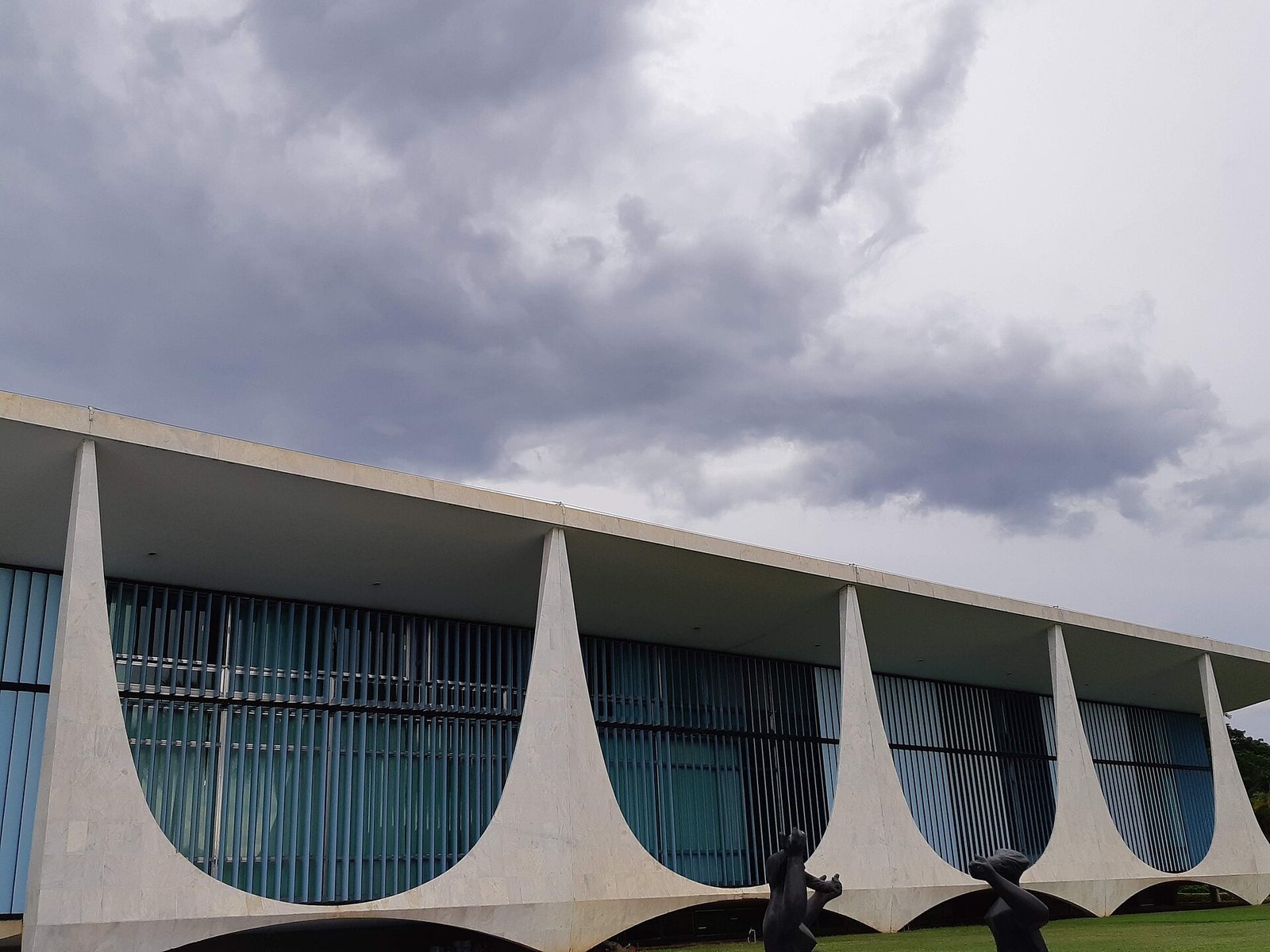 Fachada do Palácio da Alvorada, residência oficial da Presidência da República, em Brasília