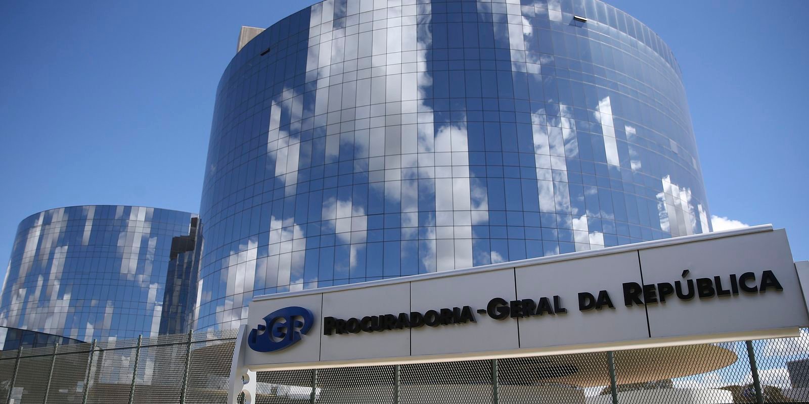 Fachada do edifício da Procuradoria-Geral da República, em Brasília, com o letreiro do órgão