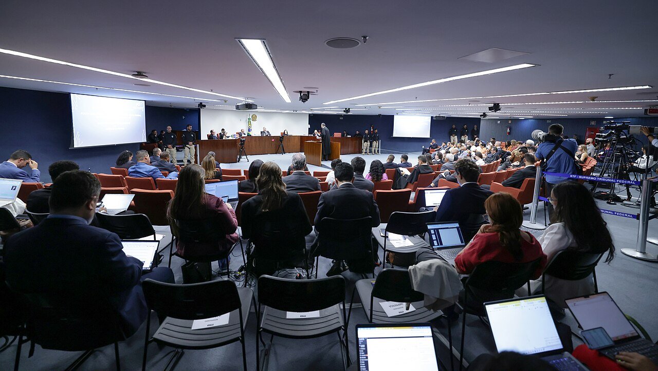 Sala de julgamentos da Primeira Turma do STF lotada durante sessão em fevereiro de 2026, em foto de arquivo de outro caso