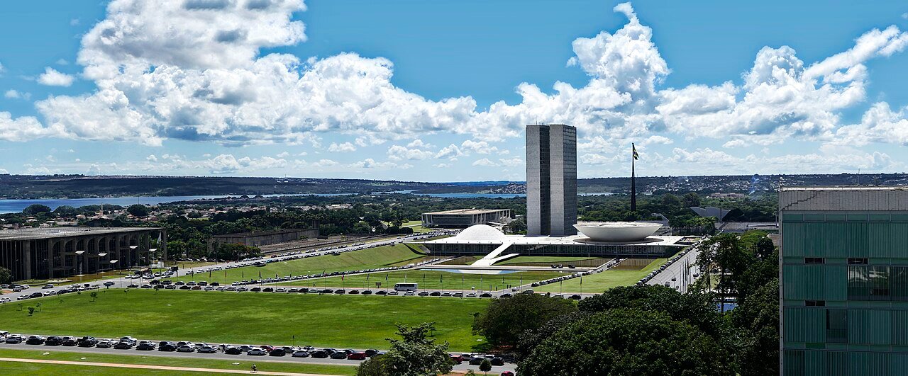 Vista da Esplanada dos Ministérios, em Brasília, com o Congresso Nacional ao fundo