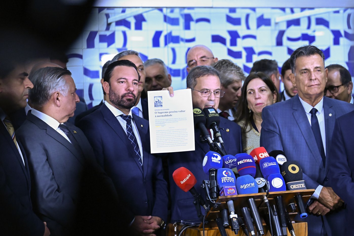Rogério Marinho e senadores do PL em entrevista coletiva no Senado, em dezembro de 2025