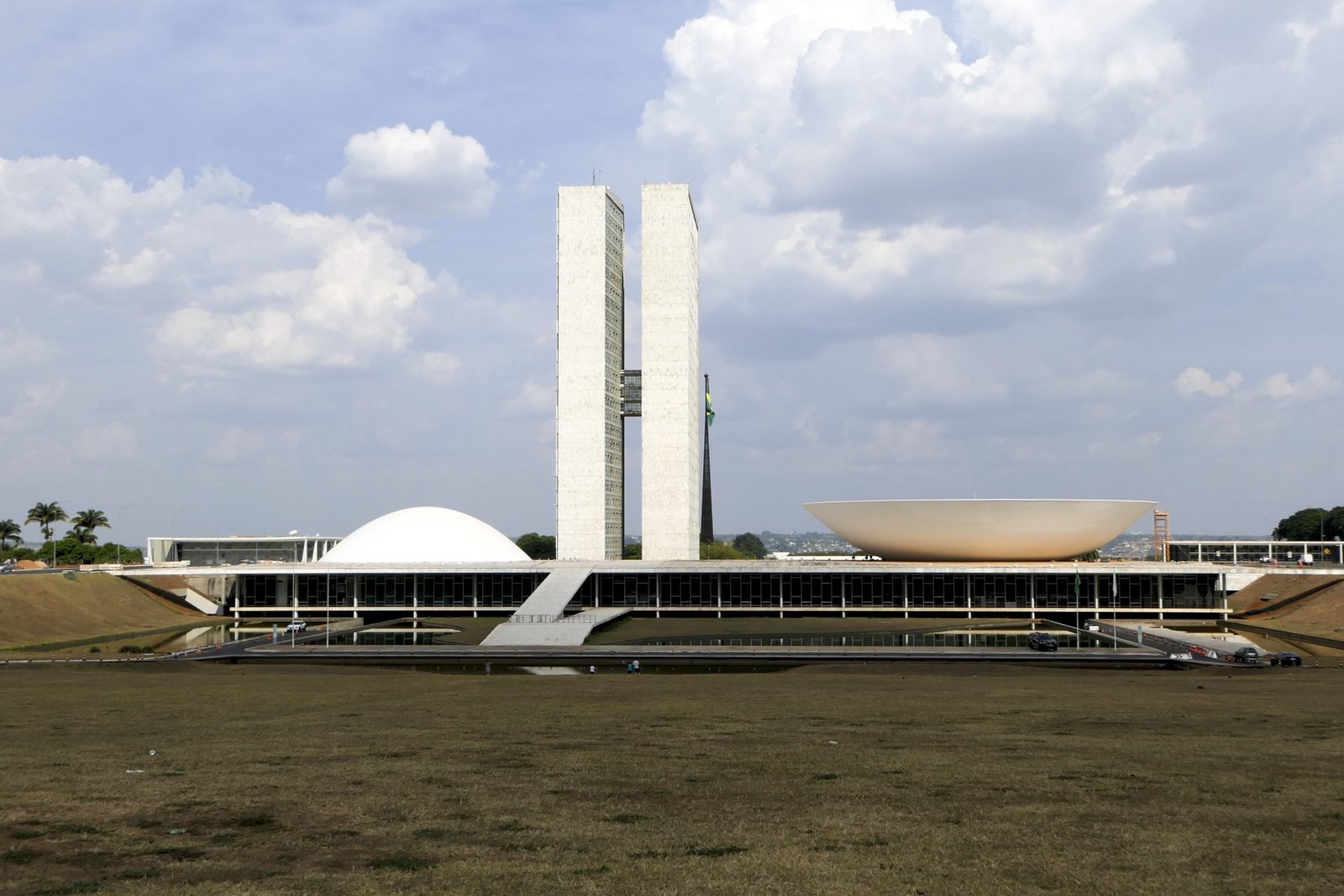 Palácio do Congresso Nacional, em Brasília, com as duas torres e as cúpulas do Senado e da Câmara