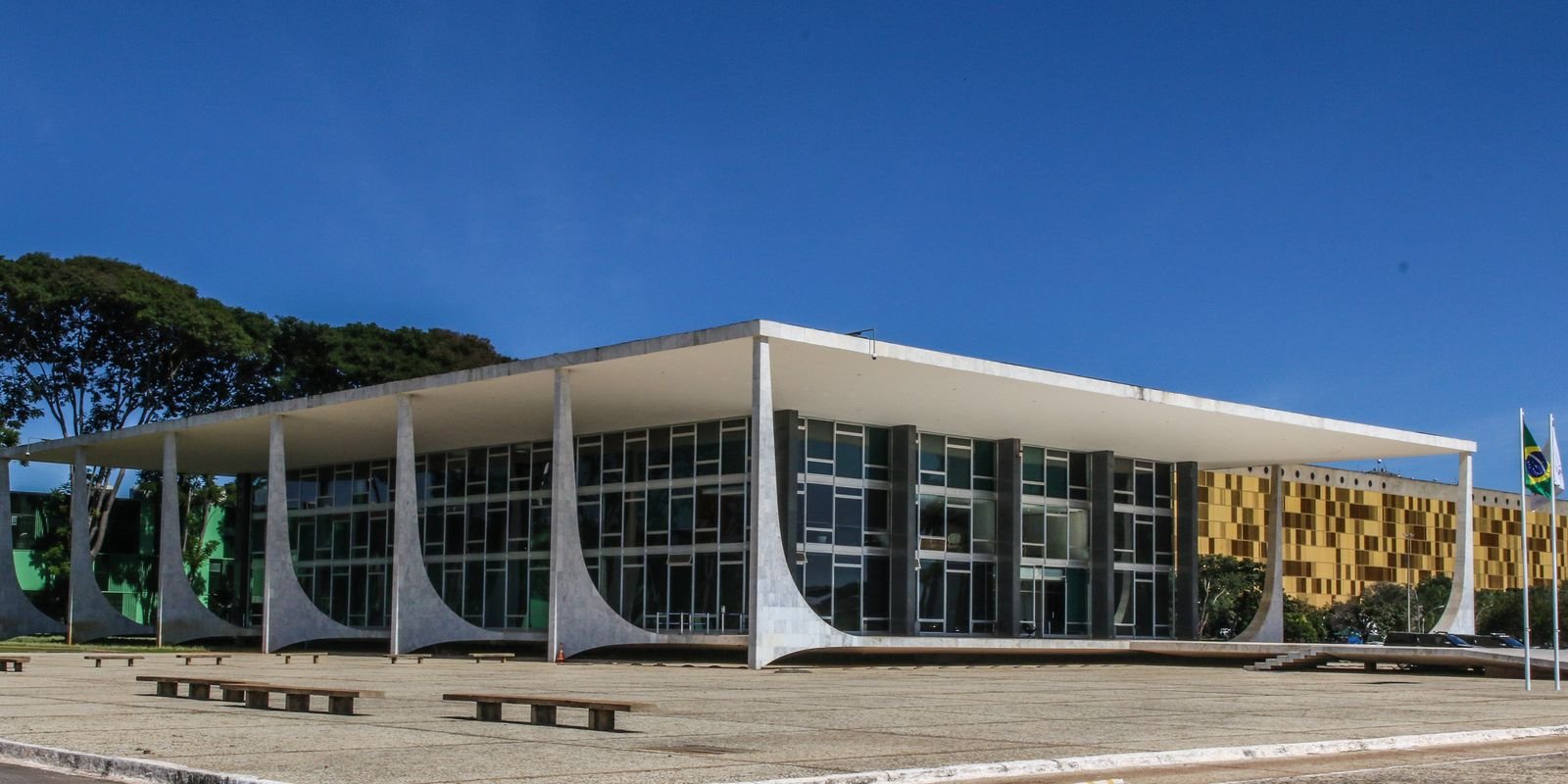 Fachada do edifício do Supremo Tribunal Federal, na Praça dos Três Poderes, em Brasília