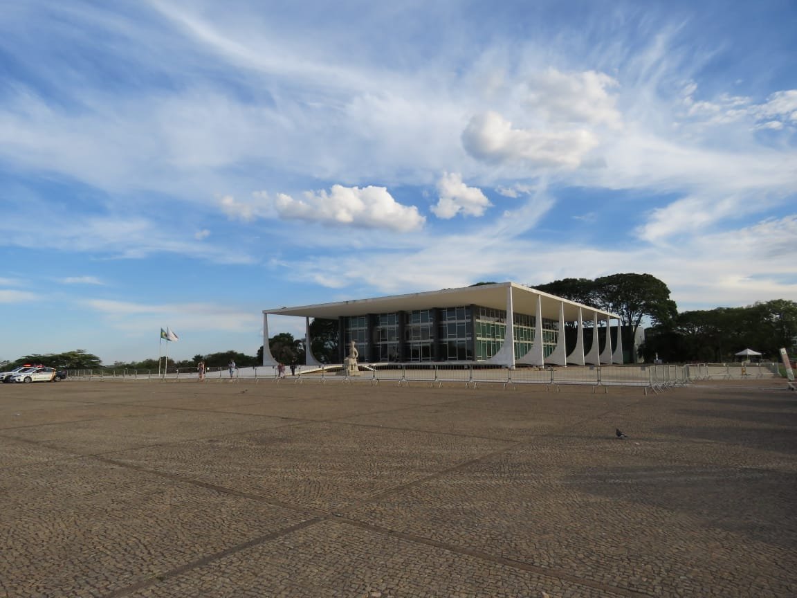 Palácio do Supremo Tribunal Federal visto da Praça dos Três Poderes, em Brasília