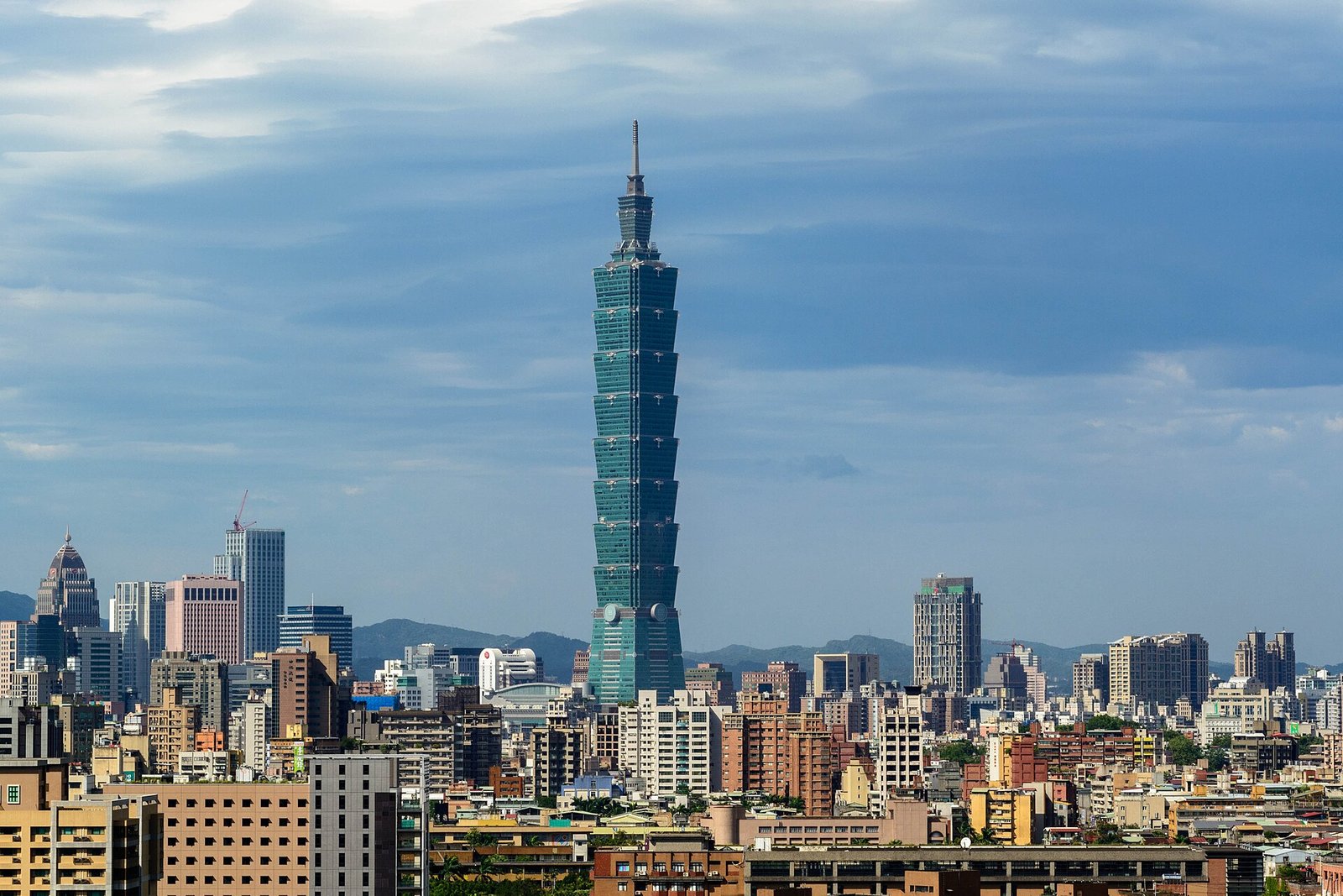 Vista da cidade de Taipei, em Taiwan, com o edifício Taipei 101 ao centro