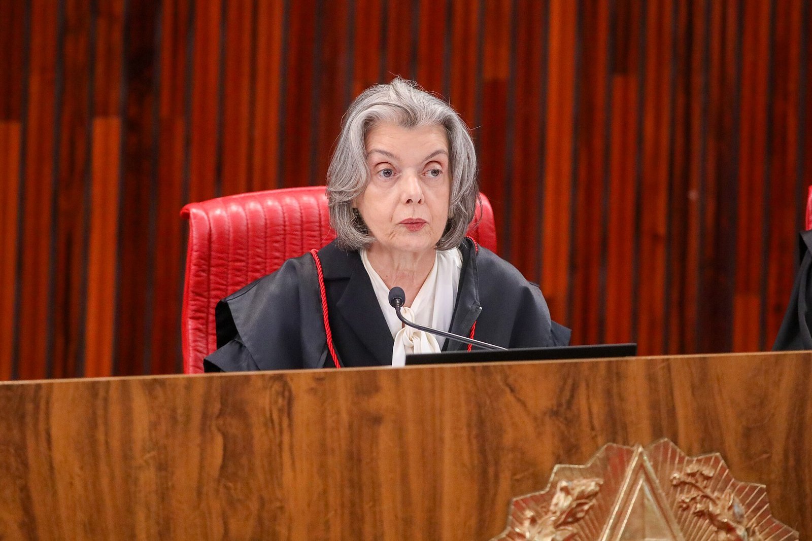 Plenário do TSE durante sessão presidida pela ministra Cármen Lúcia