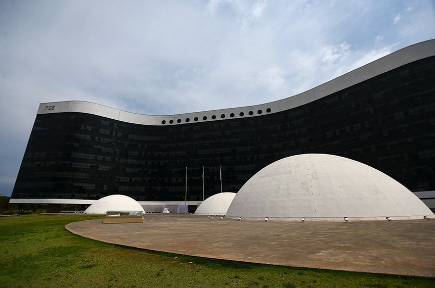 Fachada do edifício do Tribunal Superior Eleitoral, em Brasília