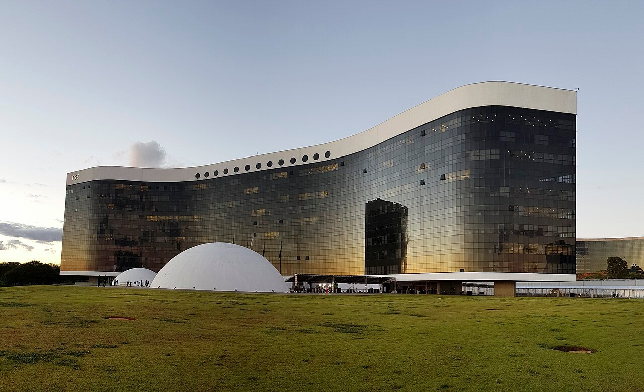Edifício-sede do Tribunal Superior Eleitoral, em Brasília, ao fim da tarde