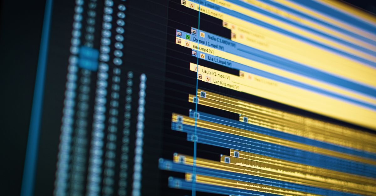 Linha do tempo de um programa de edição de vídeo exibida em tela de computador