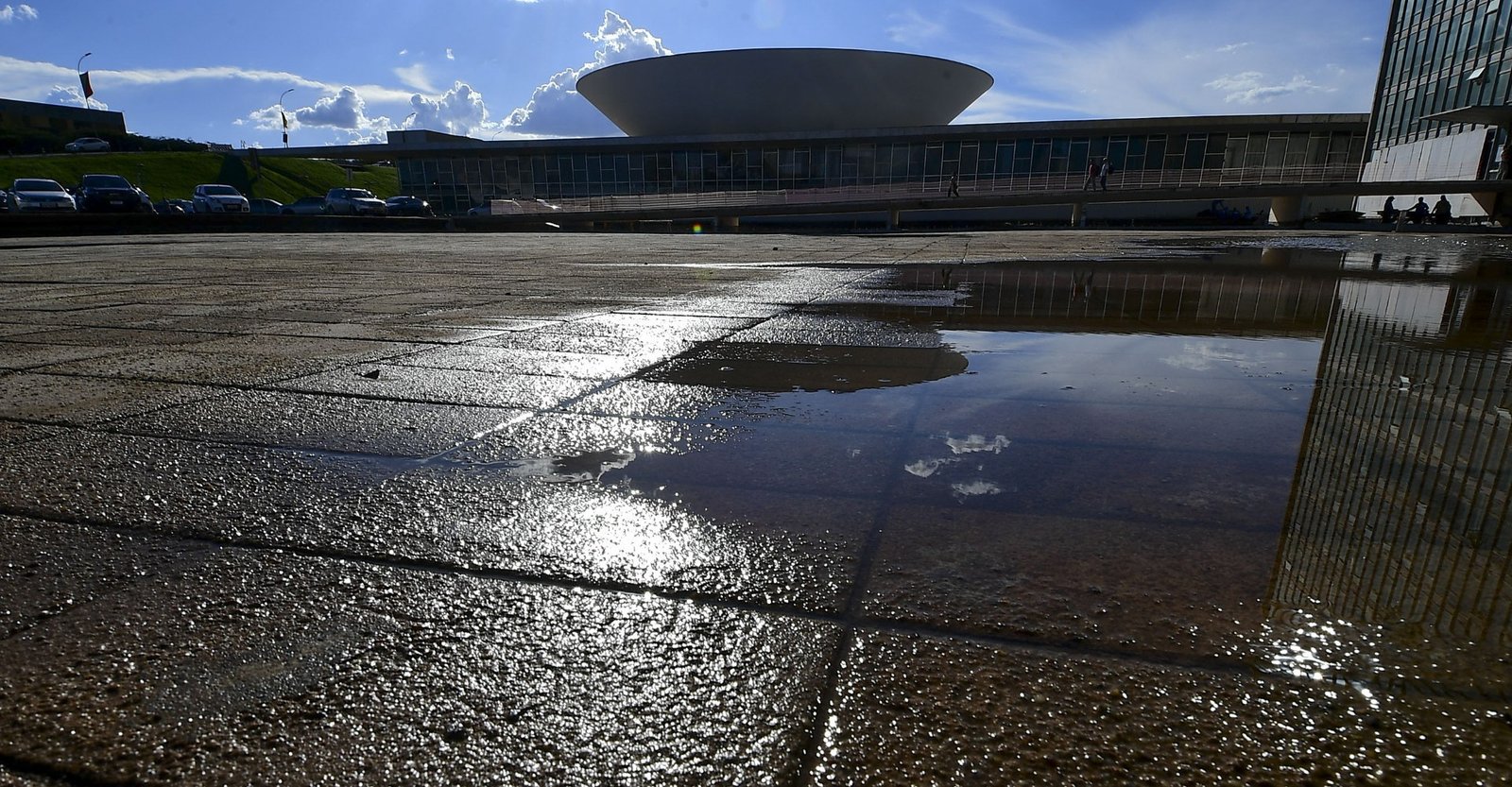 Cúpula da Câmara dos Deputados e o prédio do Congresso Nacional, em Brasília